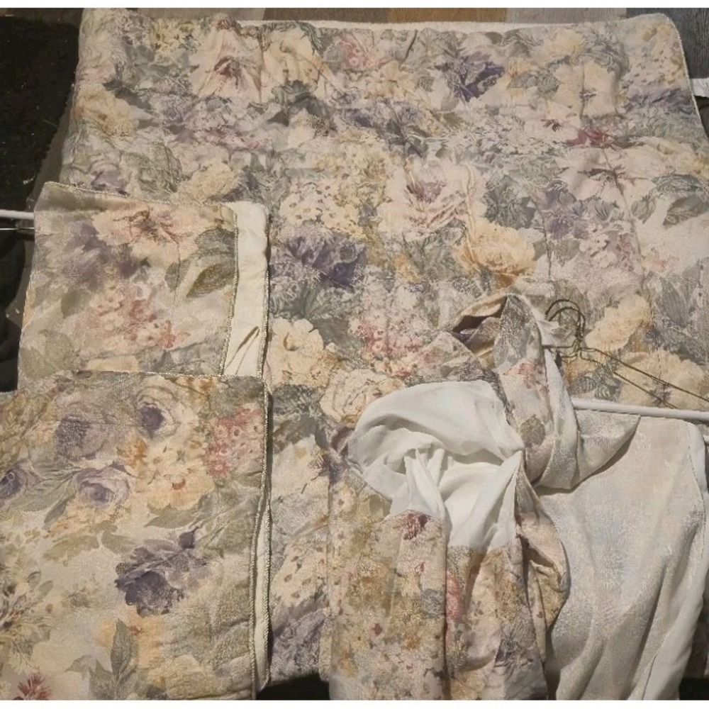 WestPoint Stevens Queen 4 Pc Comforter Set Bed‎ Skirt 2 Shams Ivory Floral USA